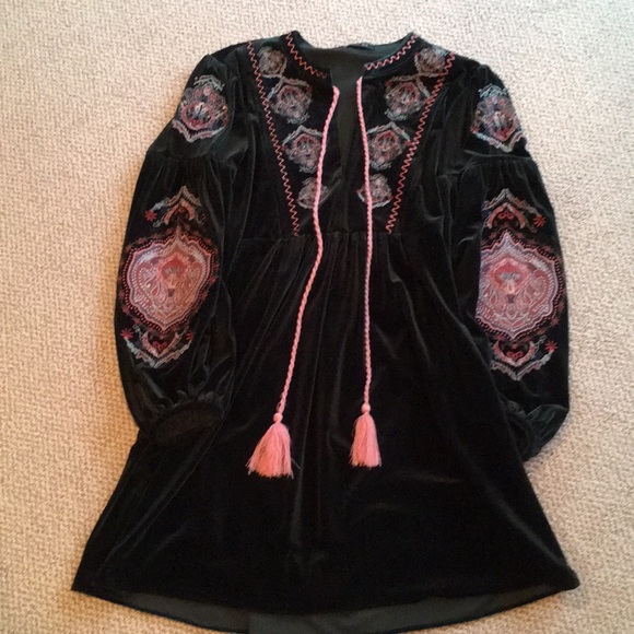 Zara green velvet embroidered dress - Picture 2 of 5